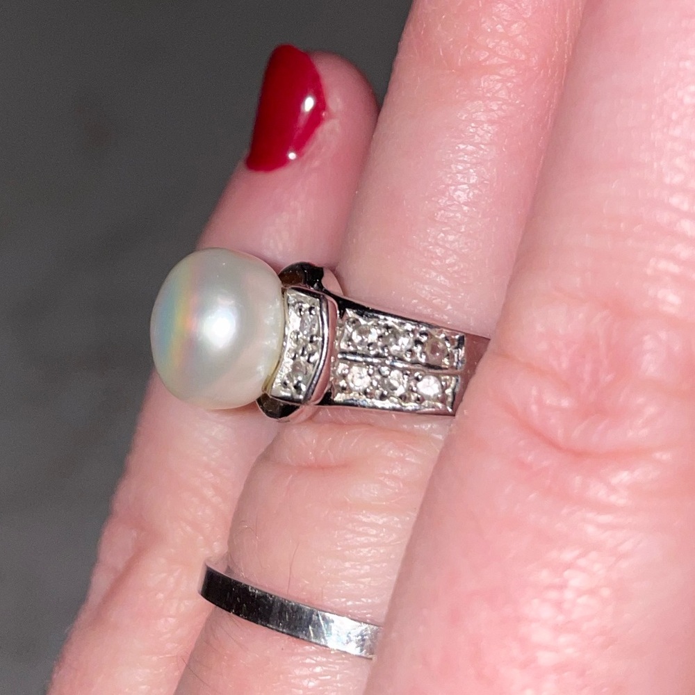 Elegant Silver Pearl Ring 925